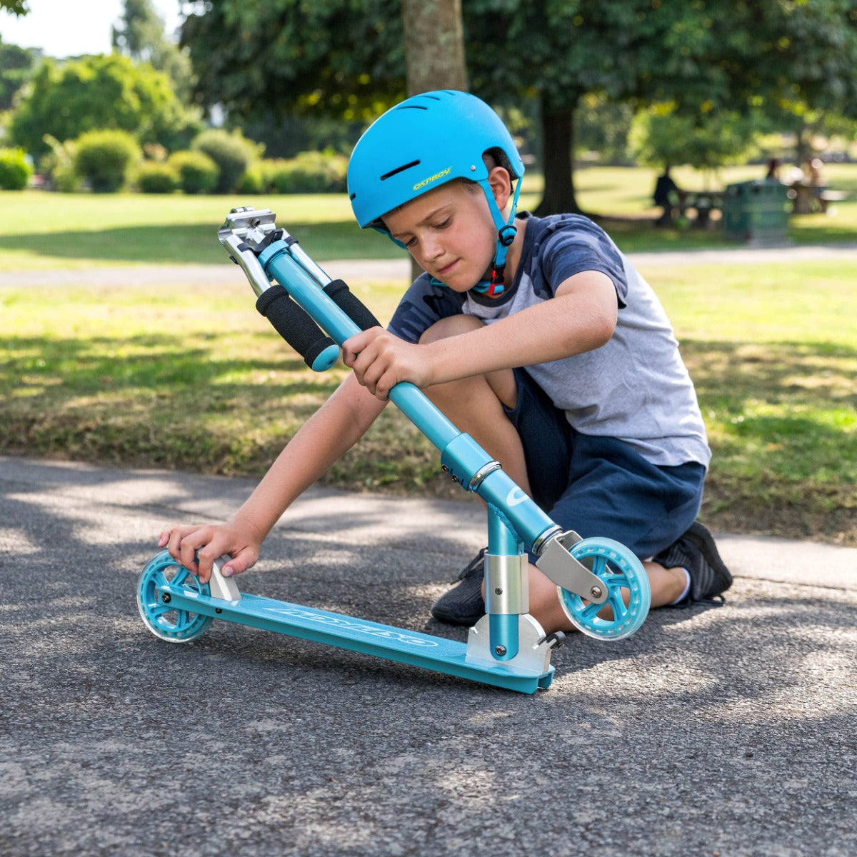 Compact scooter with adjustable handlebars