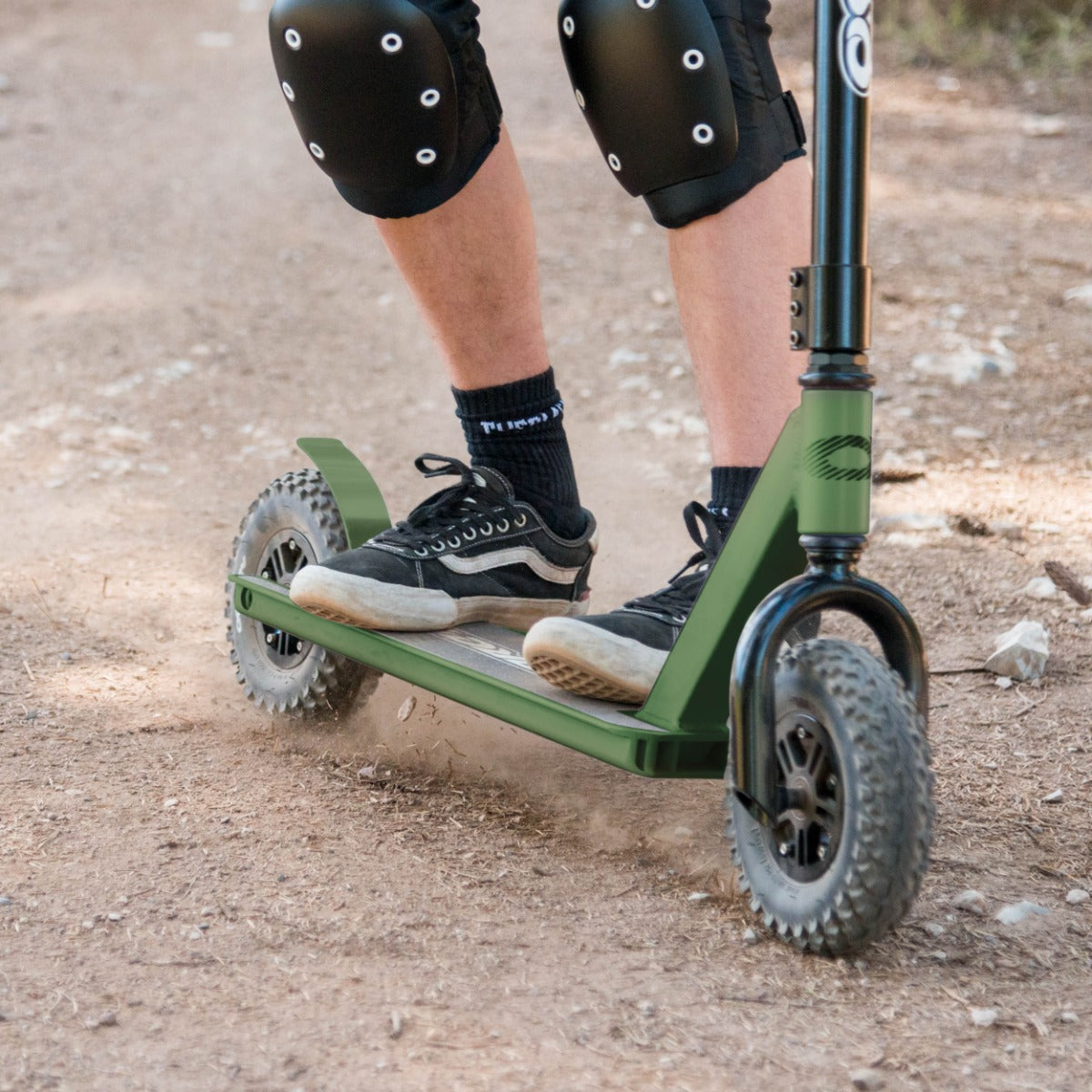 Kids off-road scooter with chunky tyres