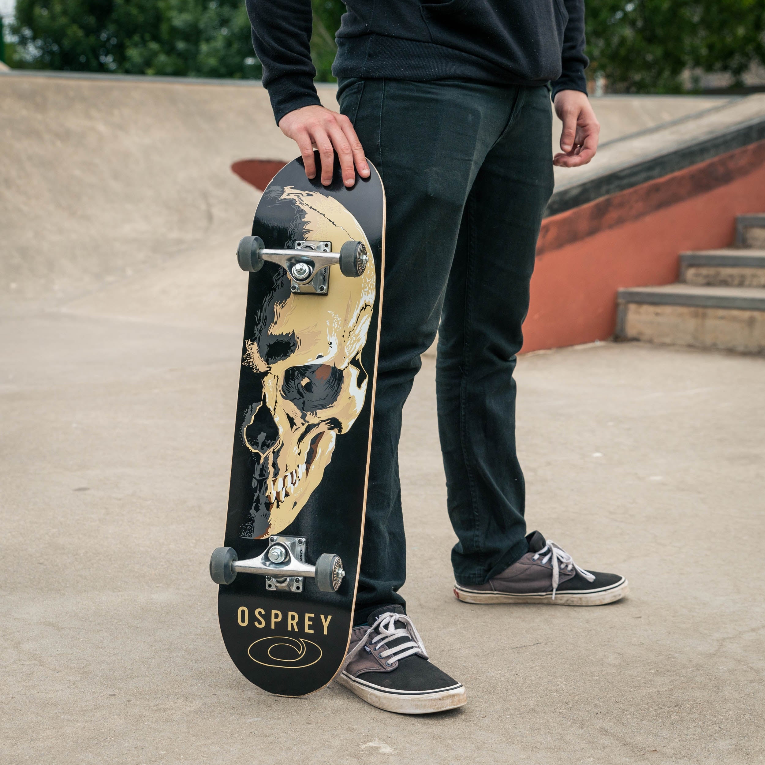 Edgy skull print skateboard for kids