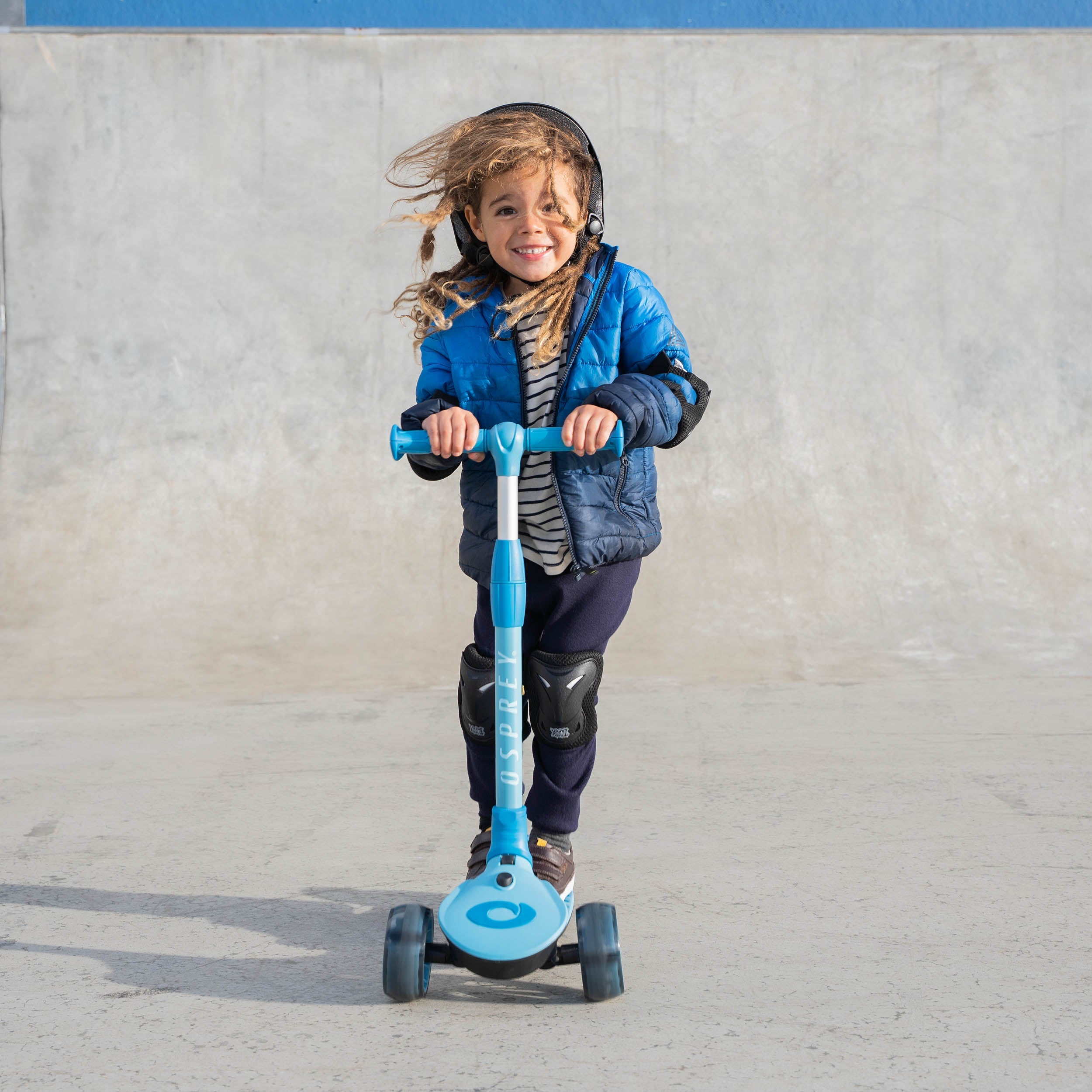 Three-wheel scooter for stable riding