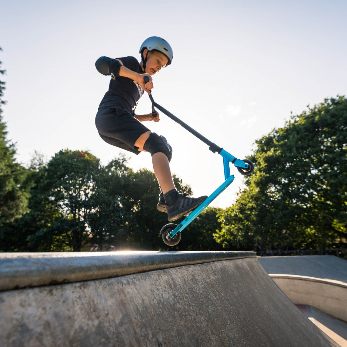 Blue stunt scooter for kids tricks