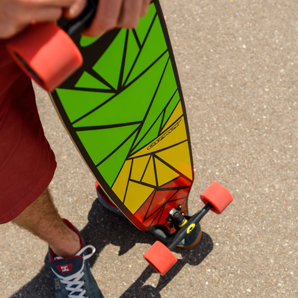 Symmetric deck longboard for freestyle riding